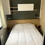 Confortable A Avec Piscine Partagee 度假居