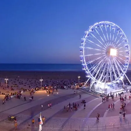 Confortable à Avec Piscine Partagée Сasa de vacaciones
