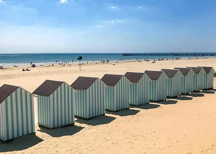 Confortable à Avec Piscine Partagée Сasa de vacaciones