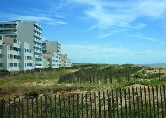 Confortable à Avec Piscine Partagée *