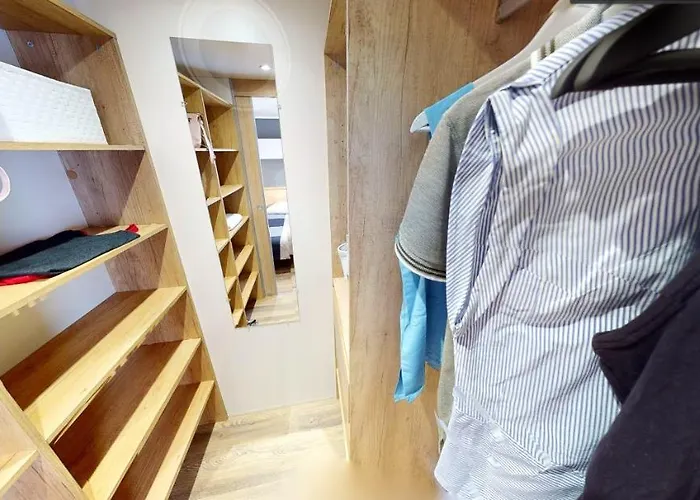 Confortable à Avec Piscine Partagée *